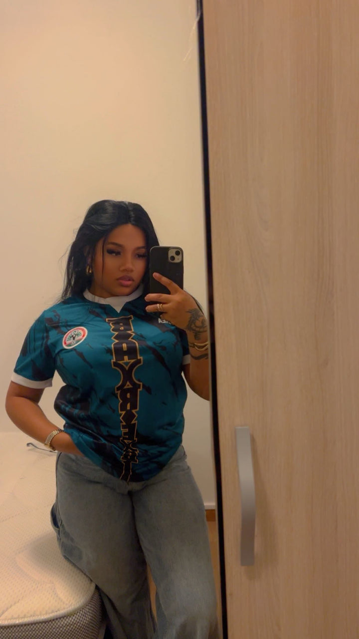 Cliente portant le maillot Madagascar vert Barea