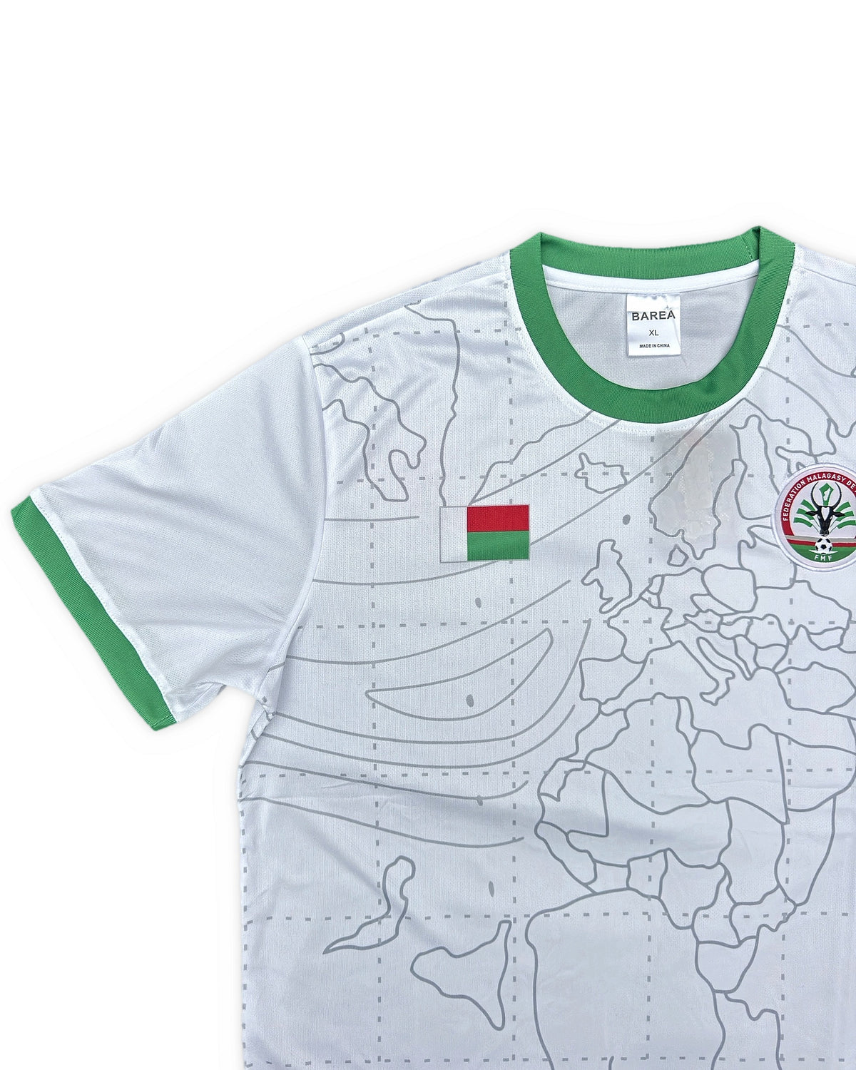 Maillot Barea Monde – détail de la manche gauche et du col vert