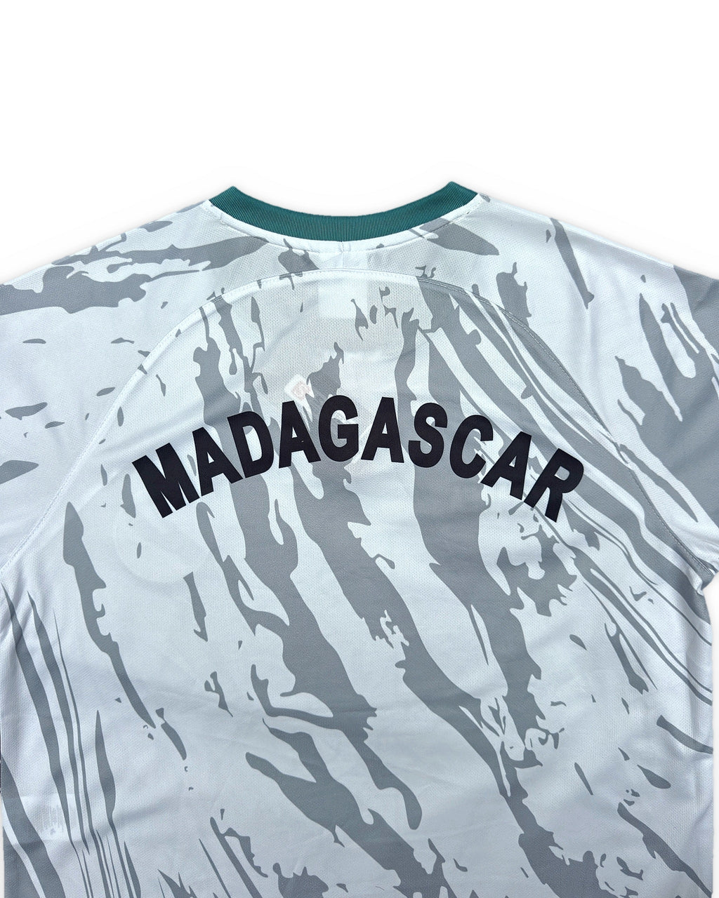 Maillot Madagascar blanc Barea – détail du flocage MADAGASCAR au dos