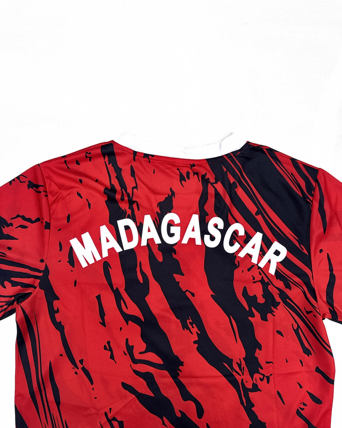 Maillot Madagascar rouge Barea – détail du flocage MADAGASCAR au dos