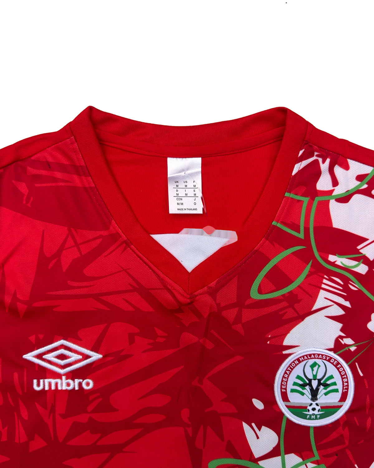Maillot Madagascar Umbro 2025/26 domicile – détail du col et du logo Umbro