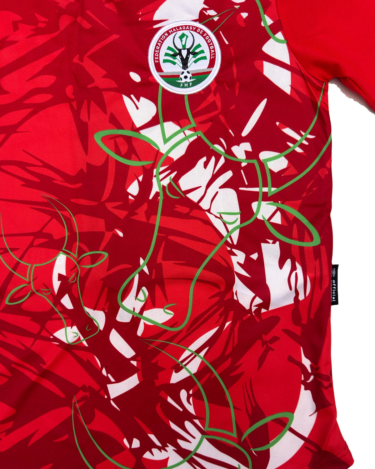 Maillot Madagascar Umbro 2025/26 domicile – détail du motif zébu